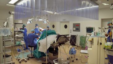 Obsežna operacija hrbtenice, opravljena v kirurškem sanatoriju MD Medicina
